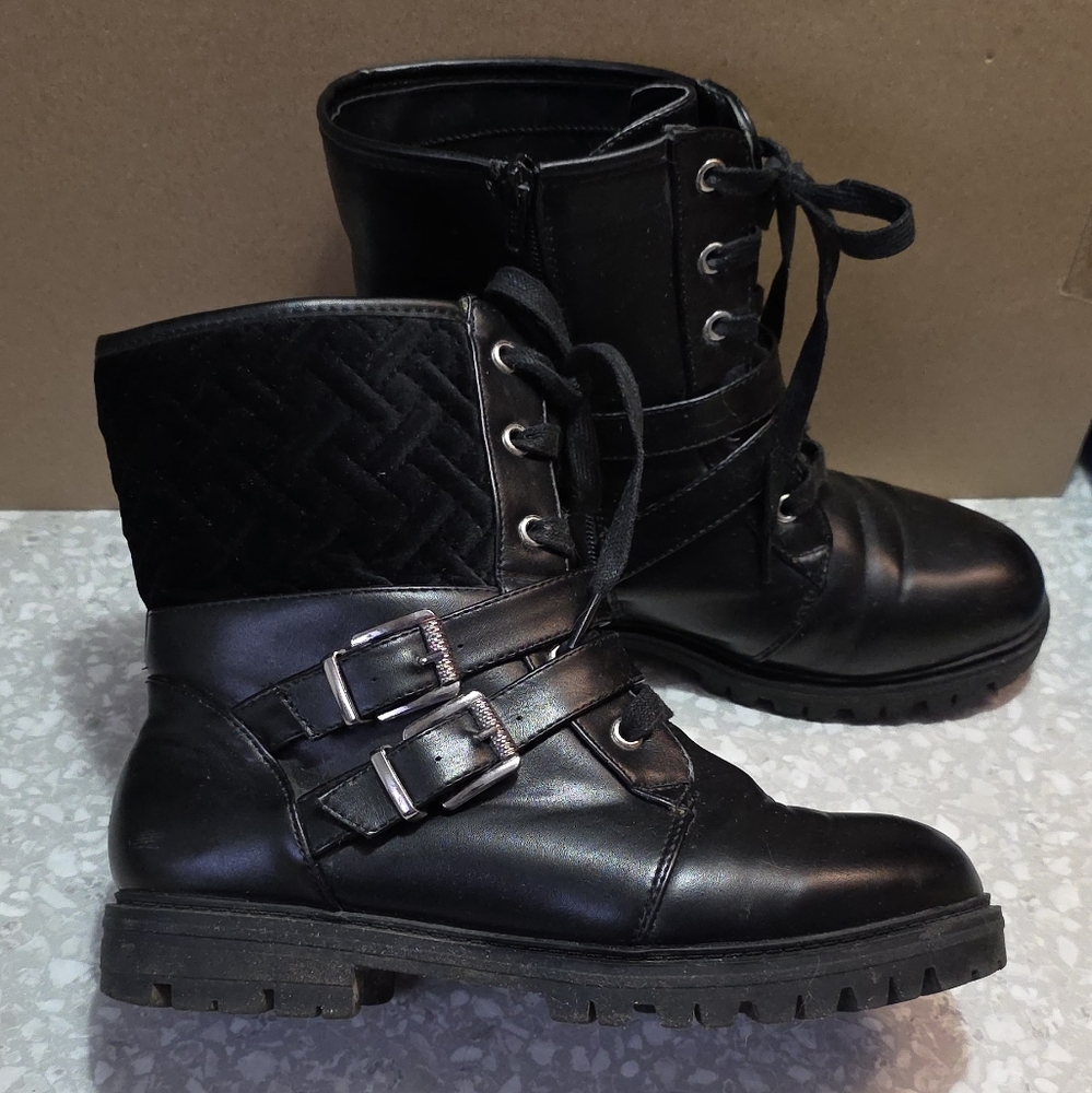 8WW Black Penningtons Women's Lace-Up Boots